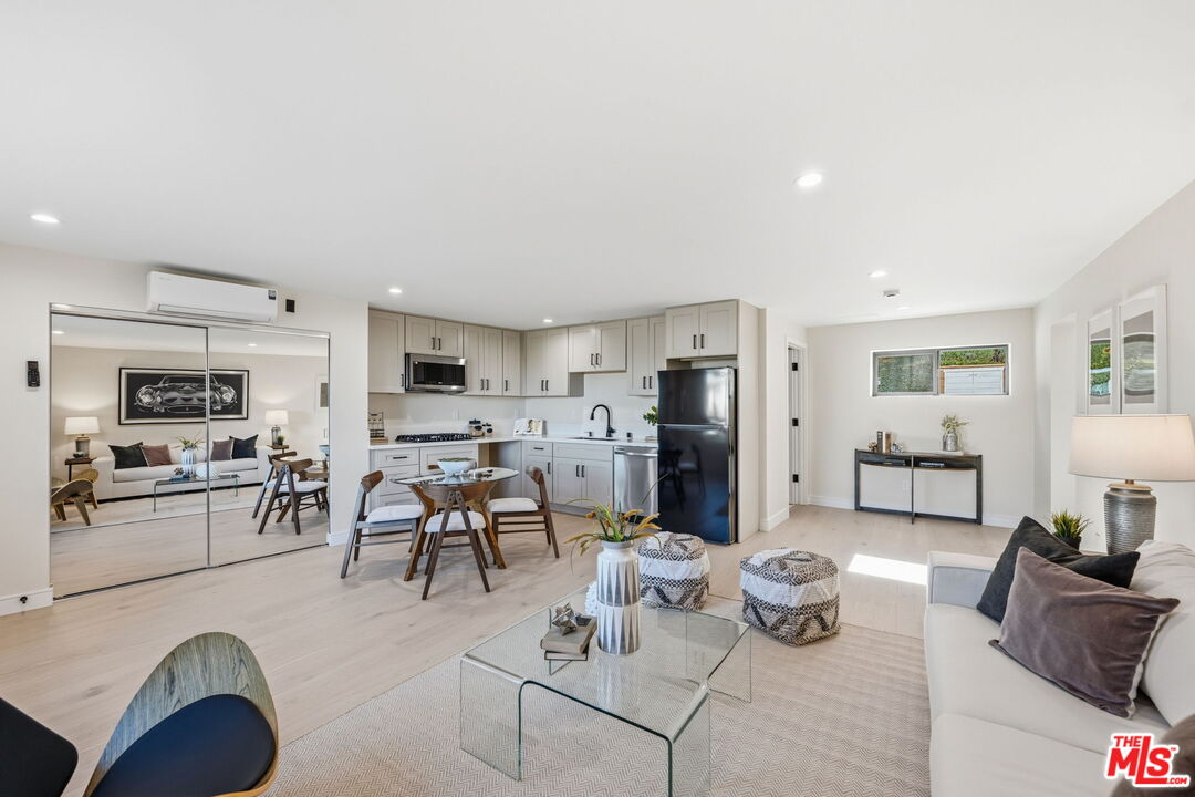 3465 Valley Meadow Road Sherman Oaks, CA 91403 - Photo 15 of 71