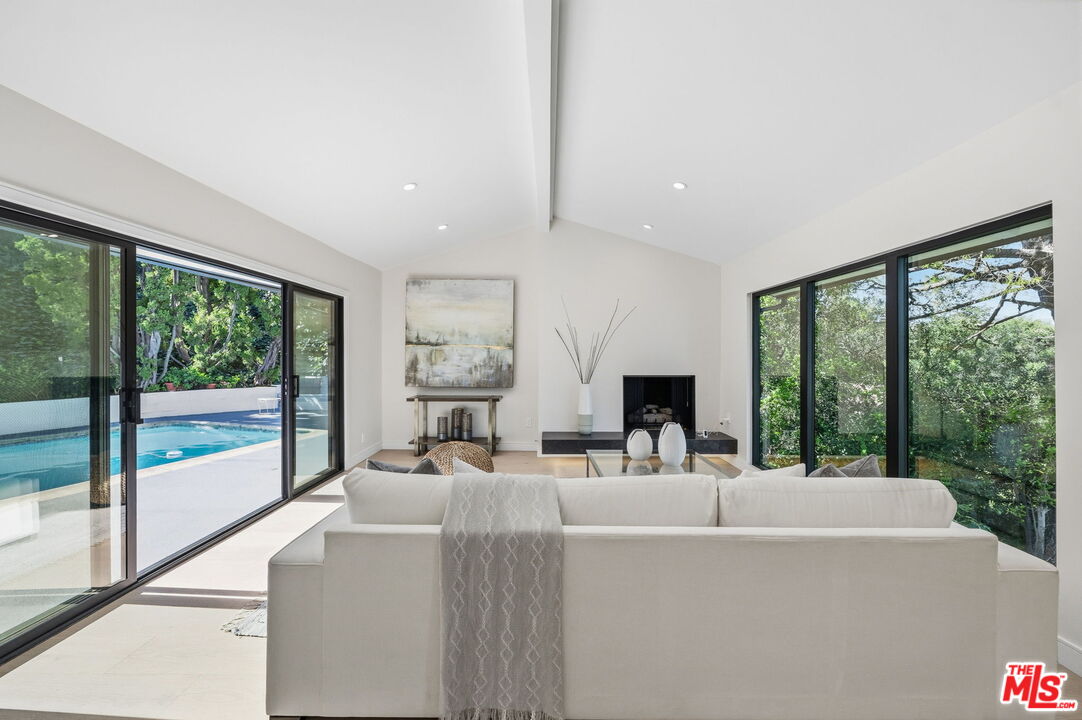 3465 Valley Meadow Road Sherman Oaks, CA 91403 - Photo 20 of 71