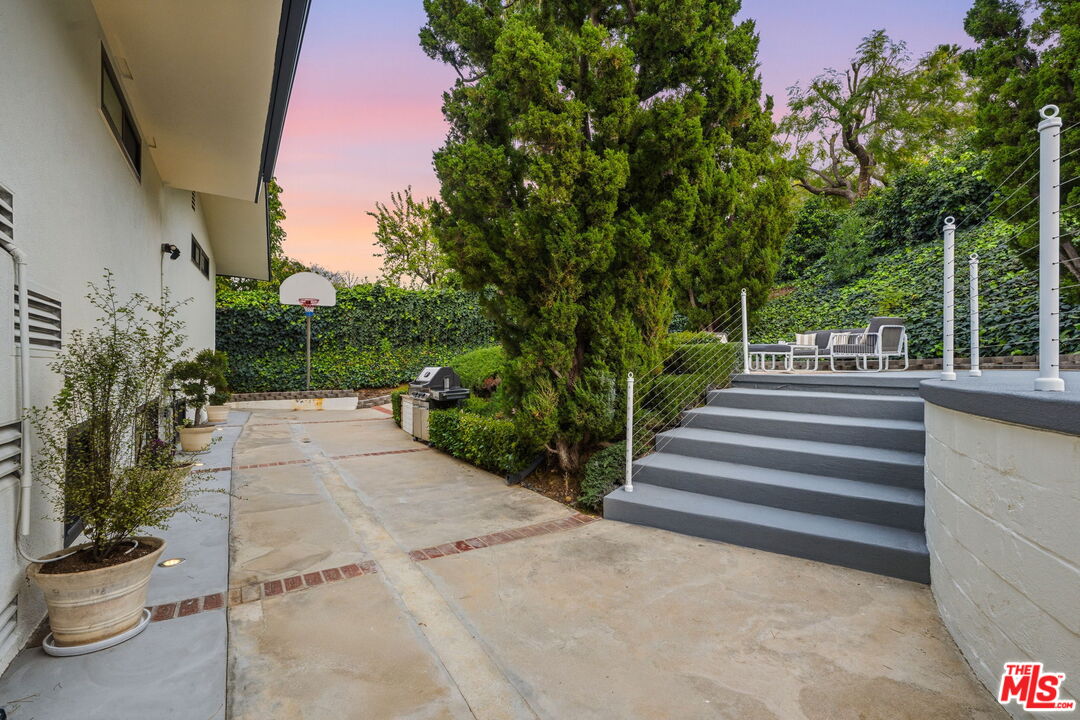 3465 Valley Meadow Road Sherman Oaks, CA 91403 - Photo 47 of 71