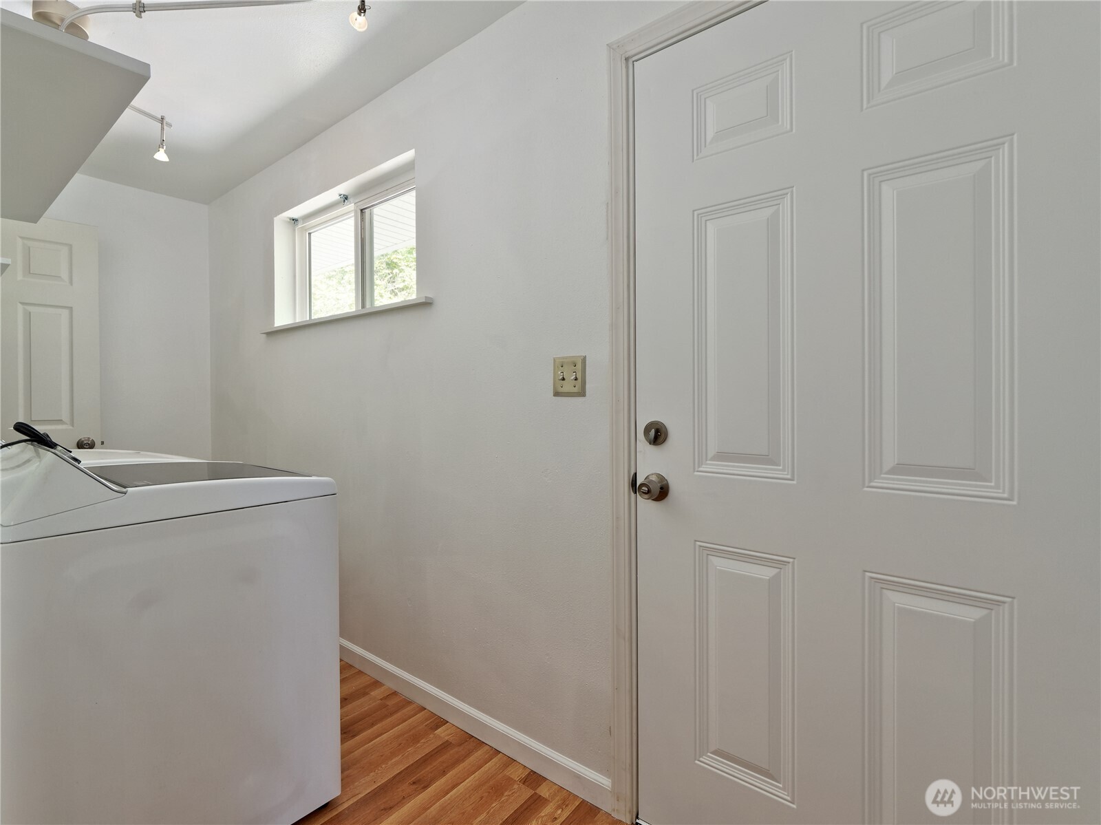 423 Lind Avenue Southwest Renton, WA 98057 - Photo 16 of 33