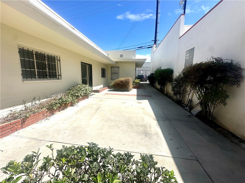 815 South Main Street Corona, CA 92882 - Photo 8 of 24 a view of a house with a patio