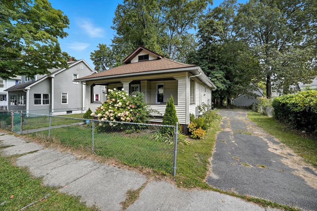 179 Albemarle Street Springfield, MA 01109 - Photo 3 of 23 Gallery Image 3