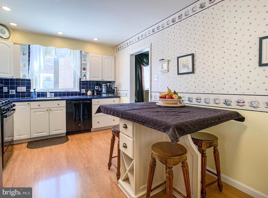 723 Ripley Street Philadelphia, PA 19111 - Photo 14 of 37 Kitchen