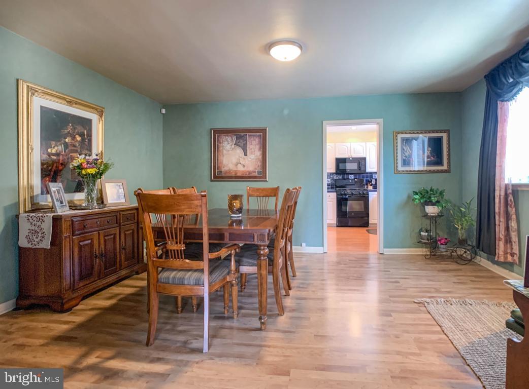 723 Ripley Street Philadelphia, PA 19111 - Photo 10 of 37 Dining Room