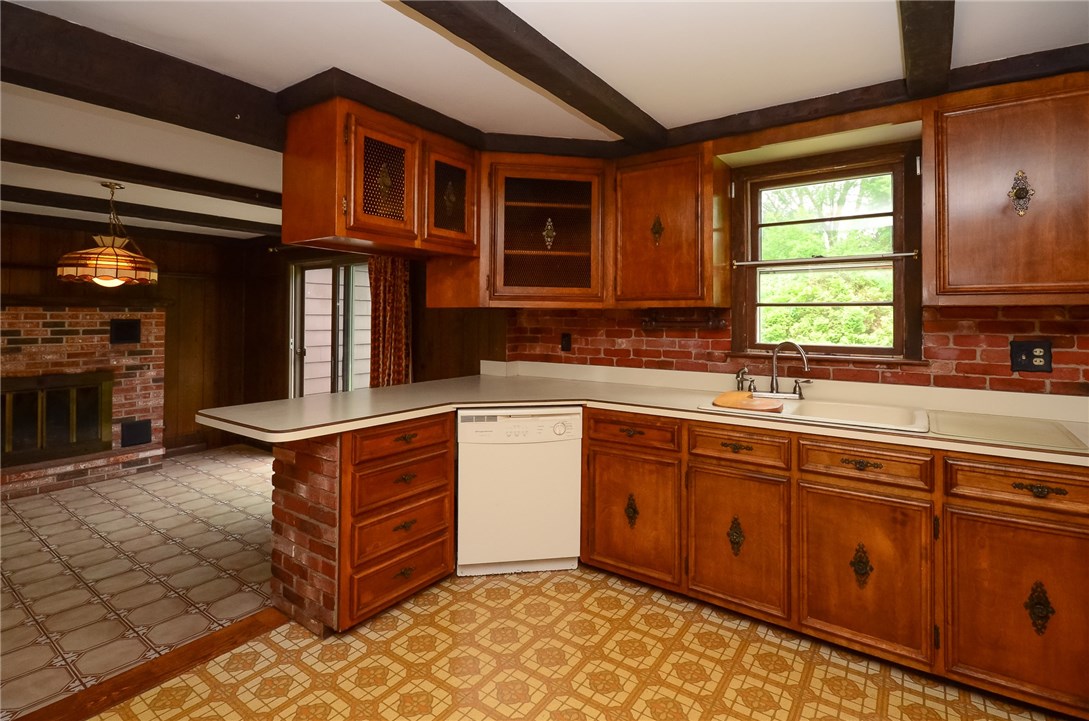 157 Laten Knight Road Cranston, RI 02921 - Photo 11 of 25