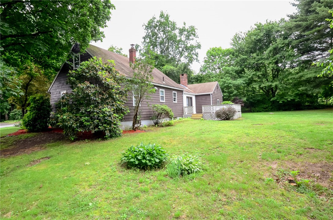 157 Laten Knight Road Cranston, RI 02921 - Photo 3 of 25