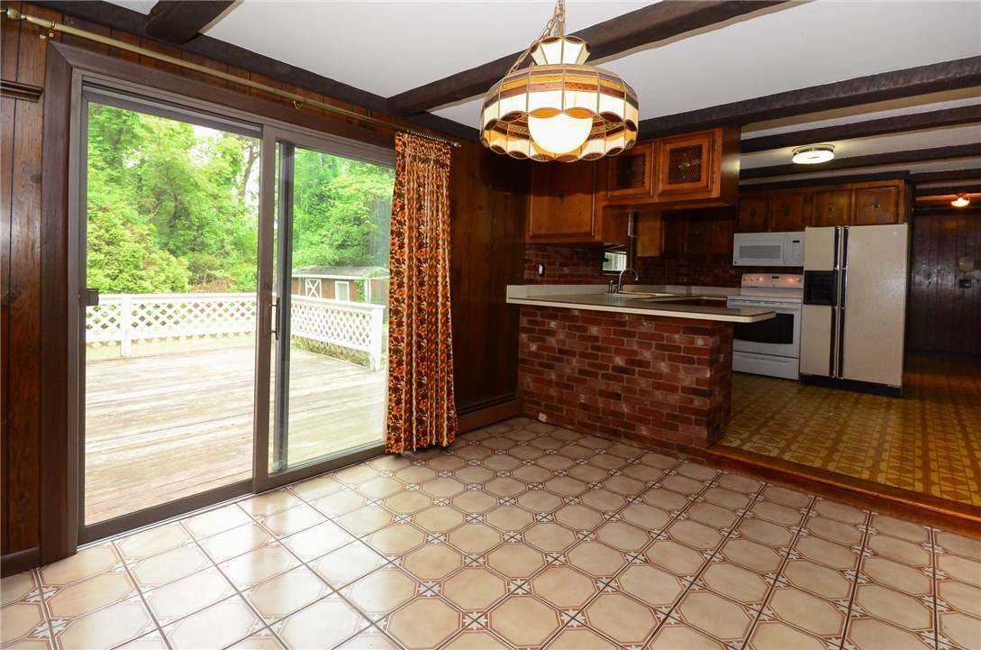 157 Laten Knight Road Cranston, RI 02921 - Photo 8 of 25