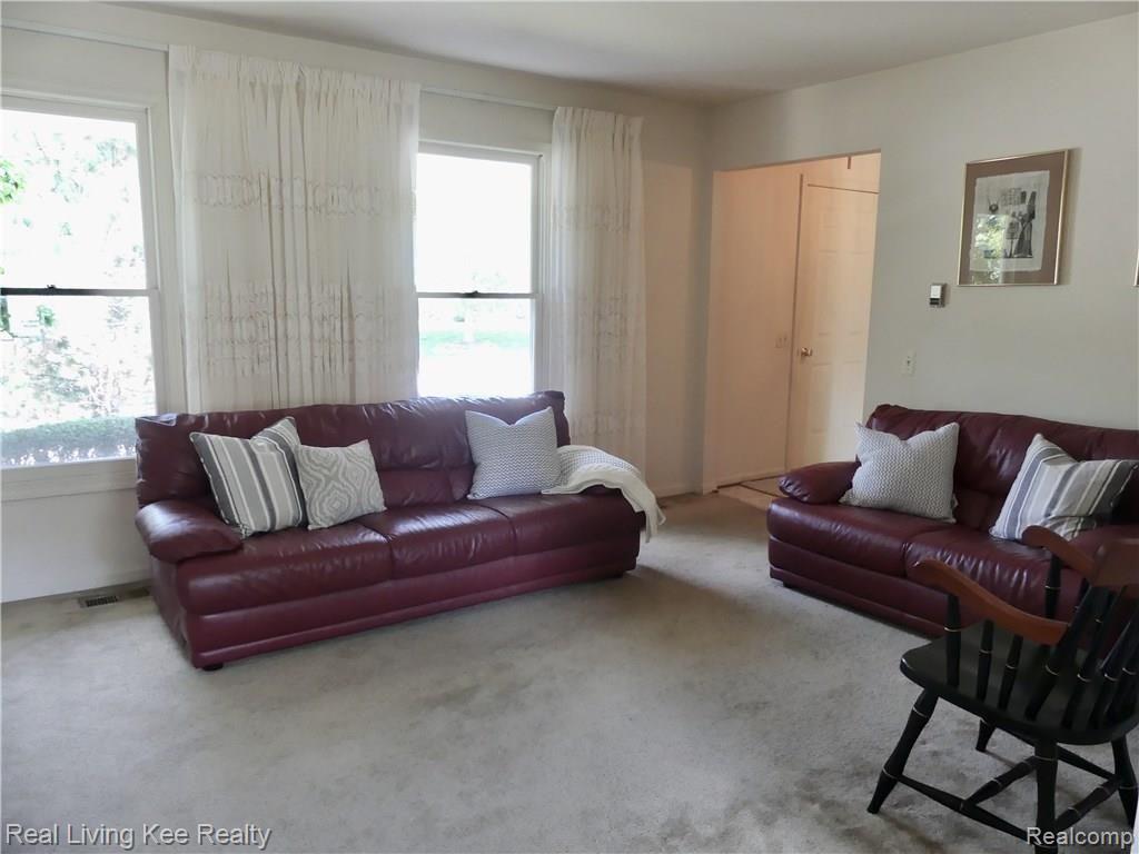 342 Whitney Drive Rochester Hills, MI 48307 - Photo 13 of 28