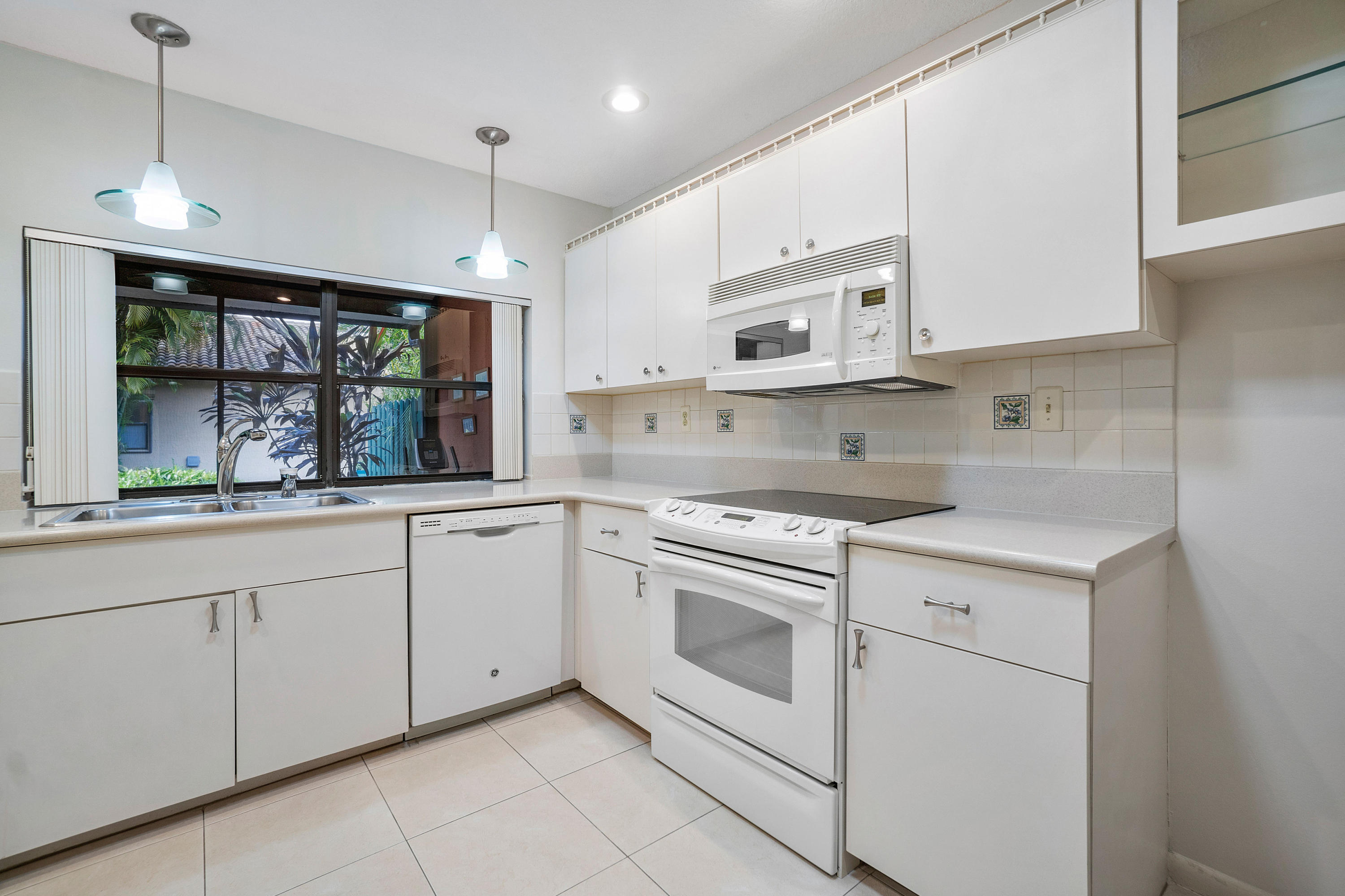 6115 Belleza Lane Boca Raton, FL 33433 - Photo 8 of 45 untitled-14 (41)
