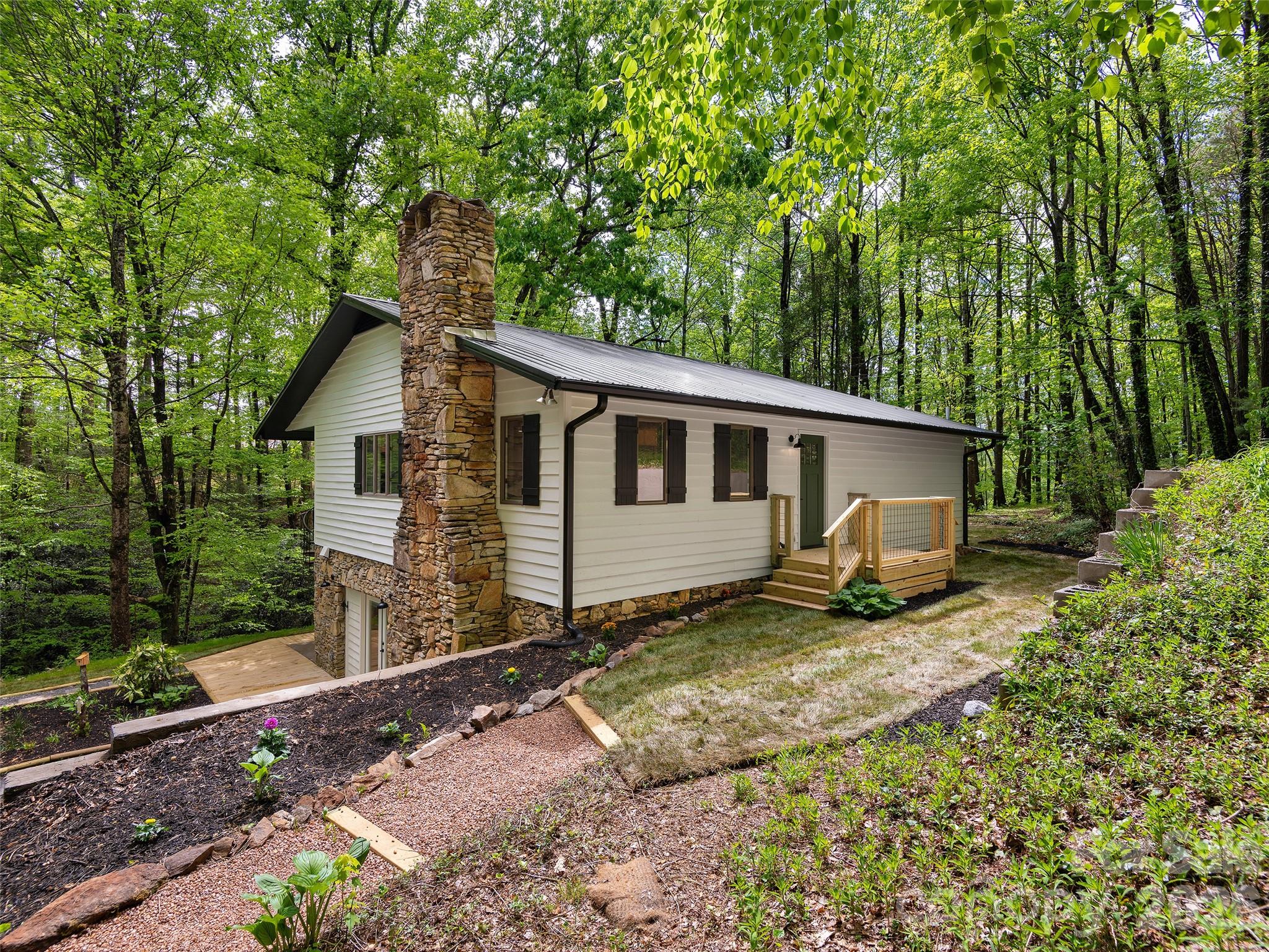 209 Ivy Hill Road Hendersonville, NC 28792 - Photo 2 of 40
