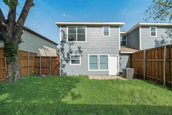 $640,000 | 703 North Tennessee Street, Unit AB, McKinney, TX 75069