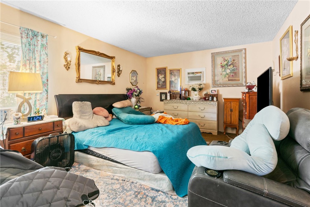 966 West Bohnert Avenue Rialto, CA 92377 - Photo 21 of 38 Primary Bedroom