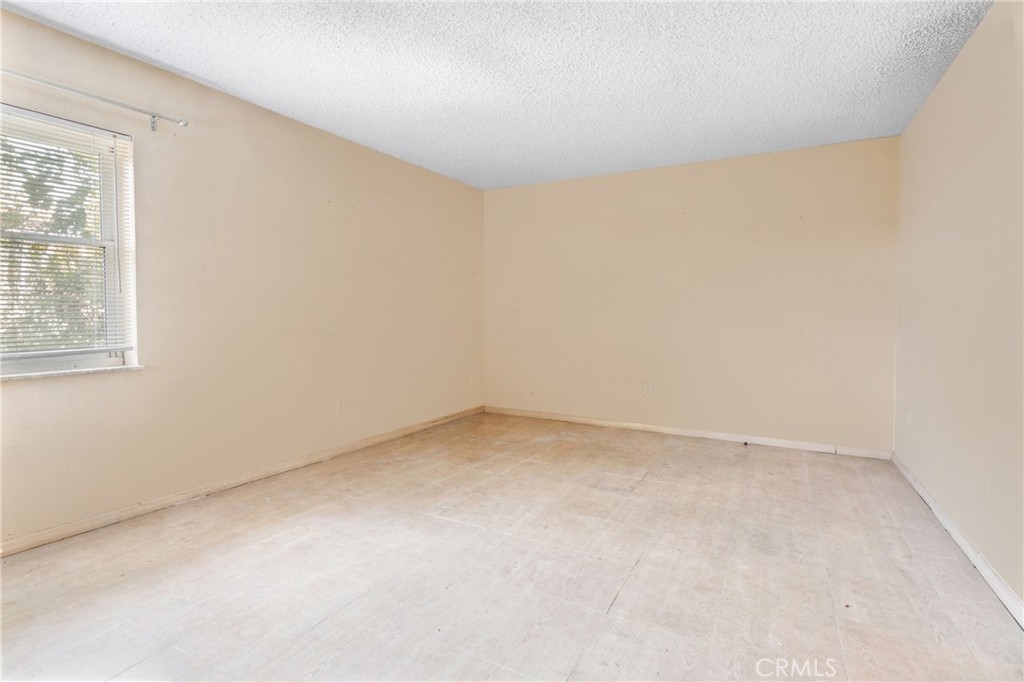 966 West Bohnert Avenue Rialto, CA 92377 - Photo 22 of 38