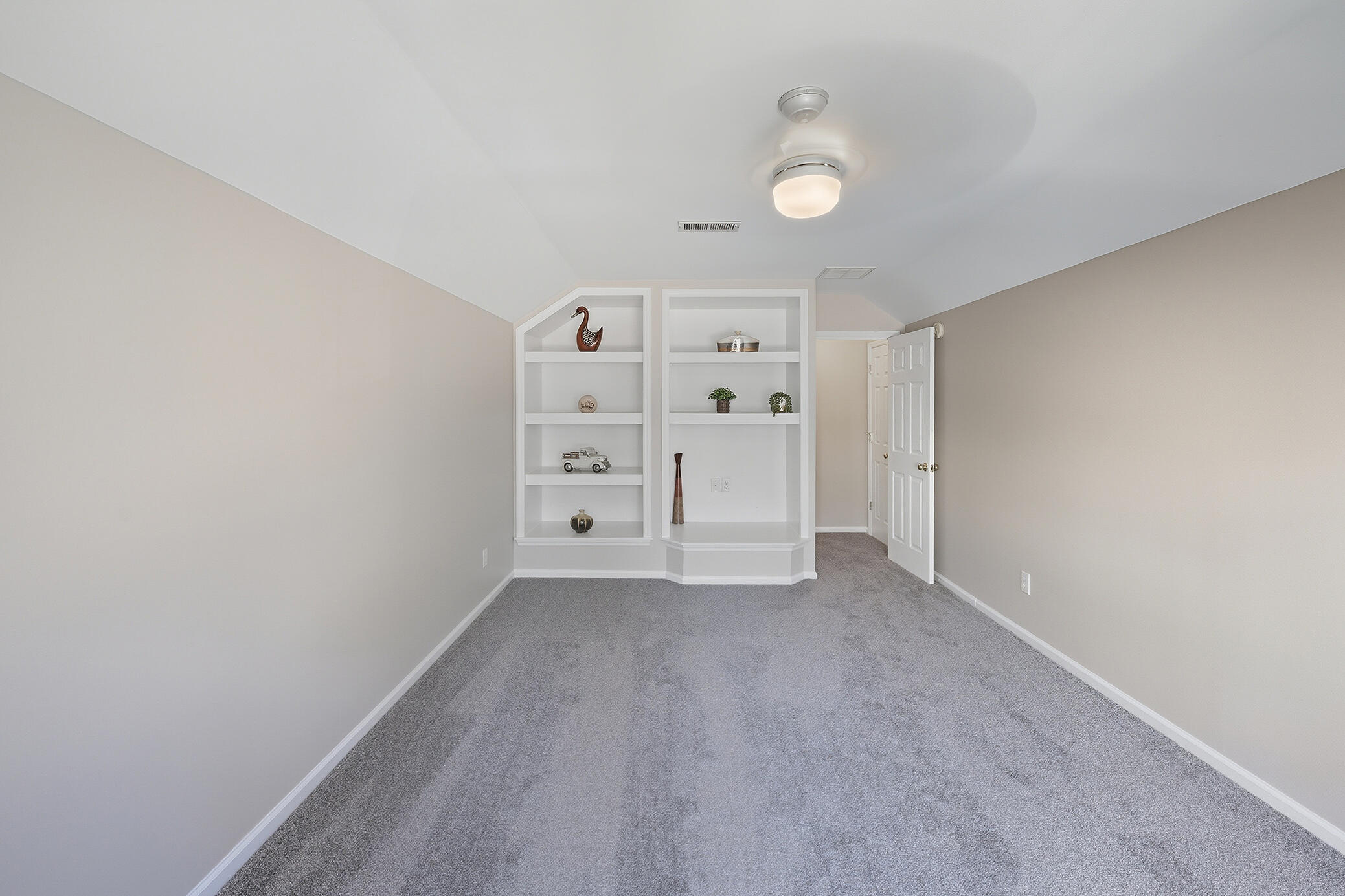 808 Long Drive Road Summerville, SC 29485 - Photo 32 of 44 Upstairs FROG