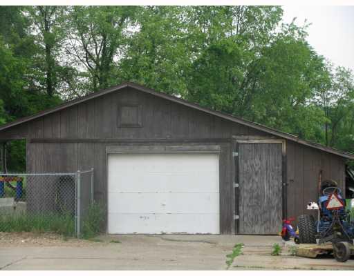 1365 Gringo Clinton Road Aliquippa, PA 15001 - Photo 4 of 17 Stable/Barn.
