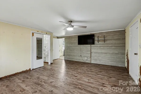 a view of an empty room with a ceiling fan