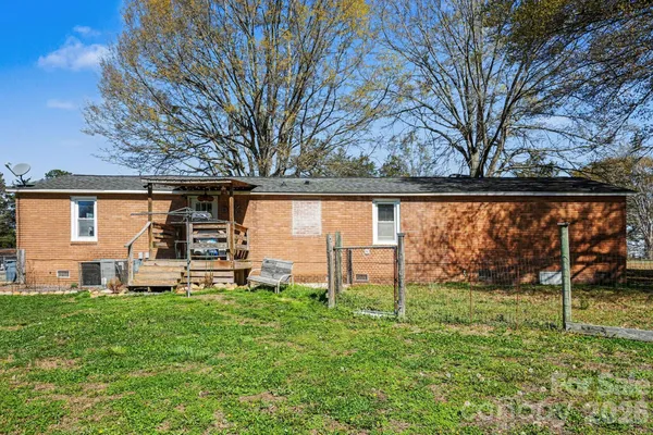 a view of house with backyard