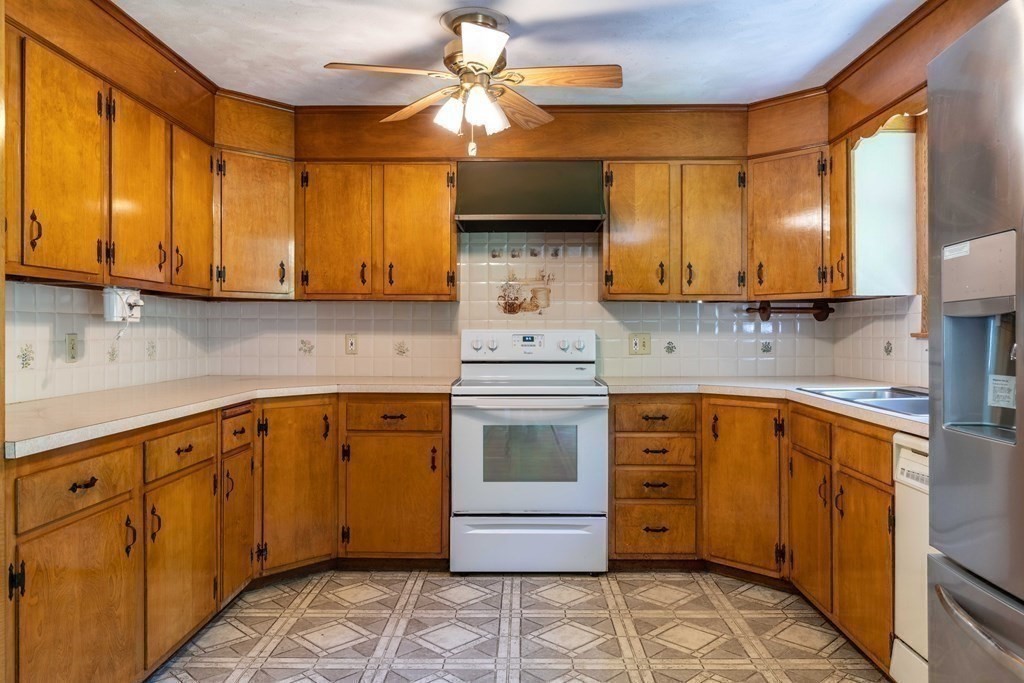 358 Chesterfield Road Northampton, MA 01053 - Photo 3 of 23