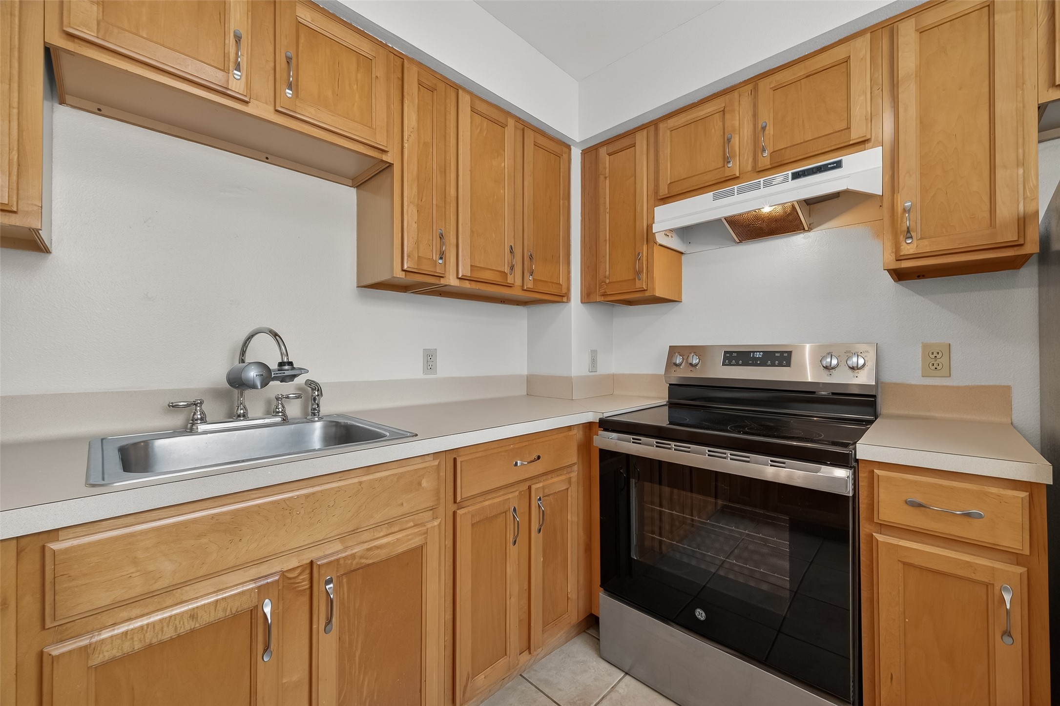 2020 Huldy Street, Unit 10 Houston, TX 77019 - Photo 19 of 24 a kitchen with cabinets appliances and a sink