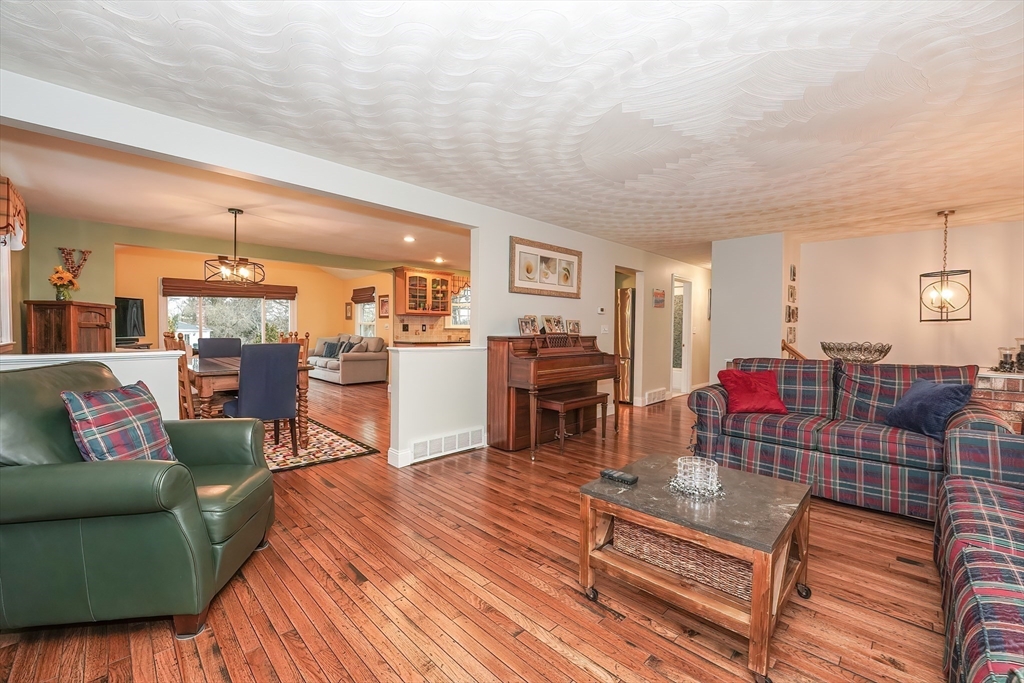 1 Robbern Road Hopkinton, MA 01748 - Photo 3 of 42 Gallery Image 3