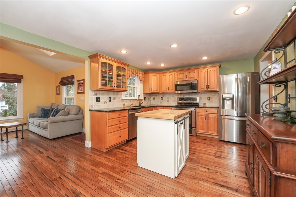 1 Robbern Road Hopkinton, MA 01748 - Photo 8 of 42 Gallery Image 8