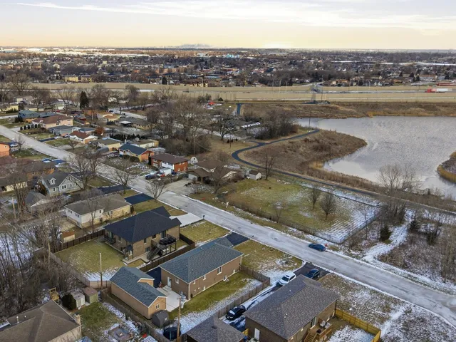 $624,900 | 8566 South 83rd Avenue, Hickory Hills, IL 60457