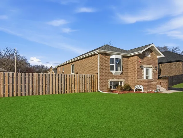 $624,900 | 8566 South 83rd Avenue, Hickory Hills, IL 60457