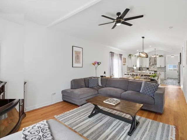 $624,900 | 8566 South 83rd Avenue, Hickory Hills, IL 60457