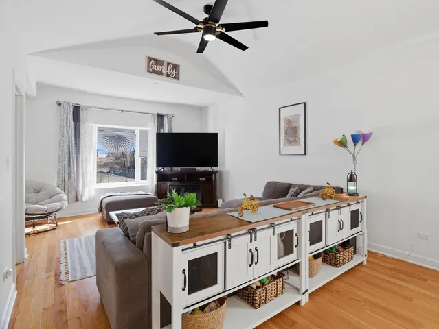 $624,900 | 8566 South 83rd Avenue, Hickory Hills, IL 60457