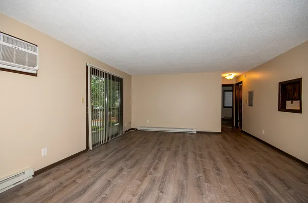 $1,375 | 2224 Oneida Street, Unit 210, Joliet, IL 60435