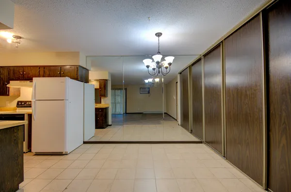 $1,375 | 2224 Oneida Street, Unit 210, Joliet, IL 60435