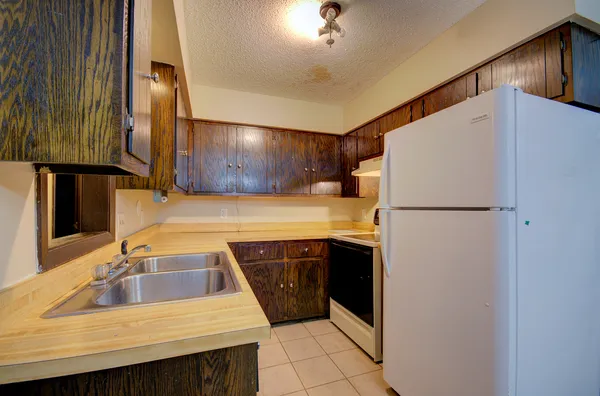 $1,375 | 2224 Oneida Street, Unit 210, Joliet, IL 60435