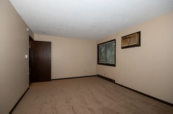 $1,375 | 2224 Oneida Street, Unit 210, Joliet, IL 60435