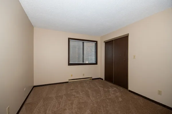 $1,375 | 2224 Oneida Street, Unit 210, Joliet, IL 60435