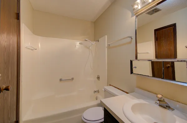 $1,375 | 2224 Oneida Street, Unit 210, Joliet, IL 60435