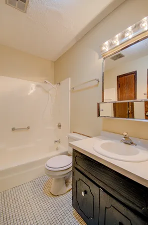 $1,375 | 2224 Oneida Street, Unit 210, Joliet, IL 60435