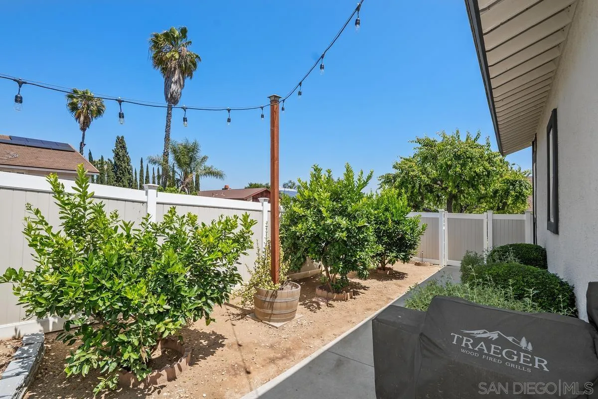 1660 Hawk Ridge Place Escondido, CA 92027 - Photo 14 of 31 Gallery Image 14