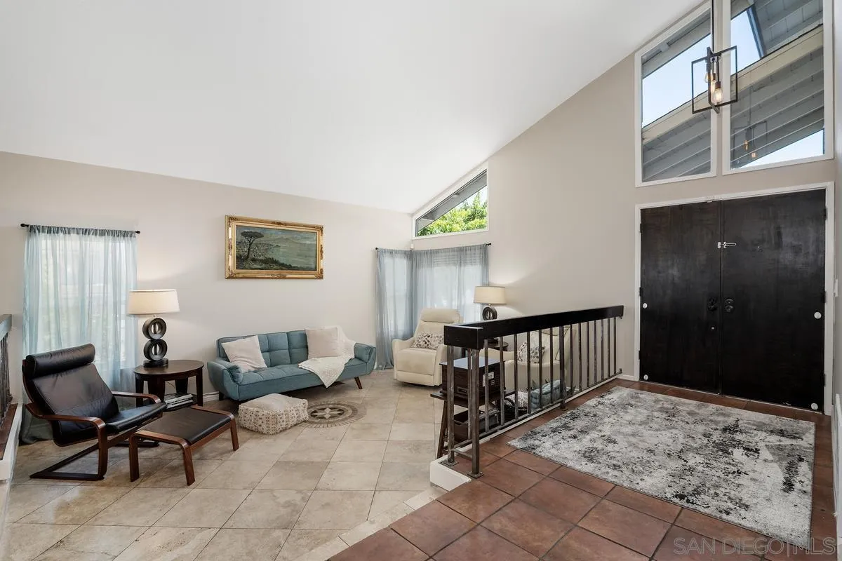 1660 Hawk Ridge Place Escondido, CA 92027 - Photo 2 of 31 Gallery Image 2