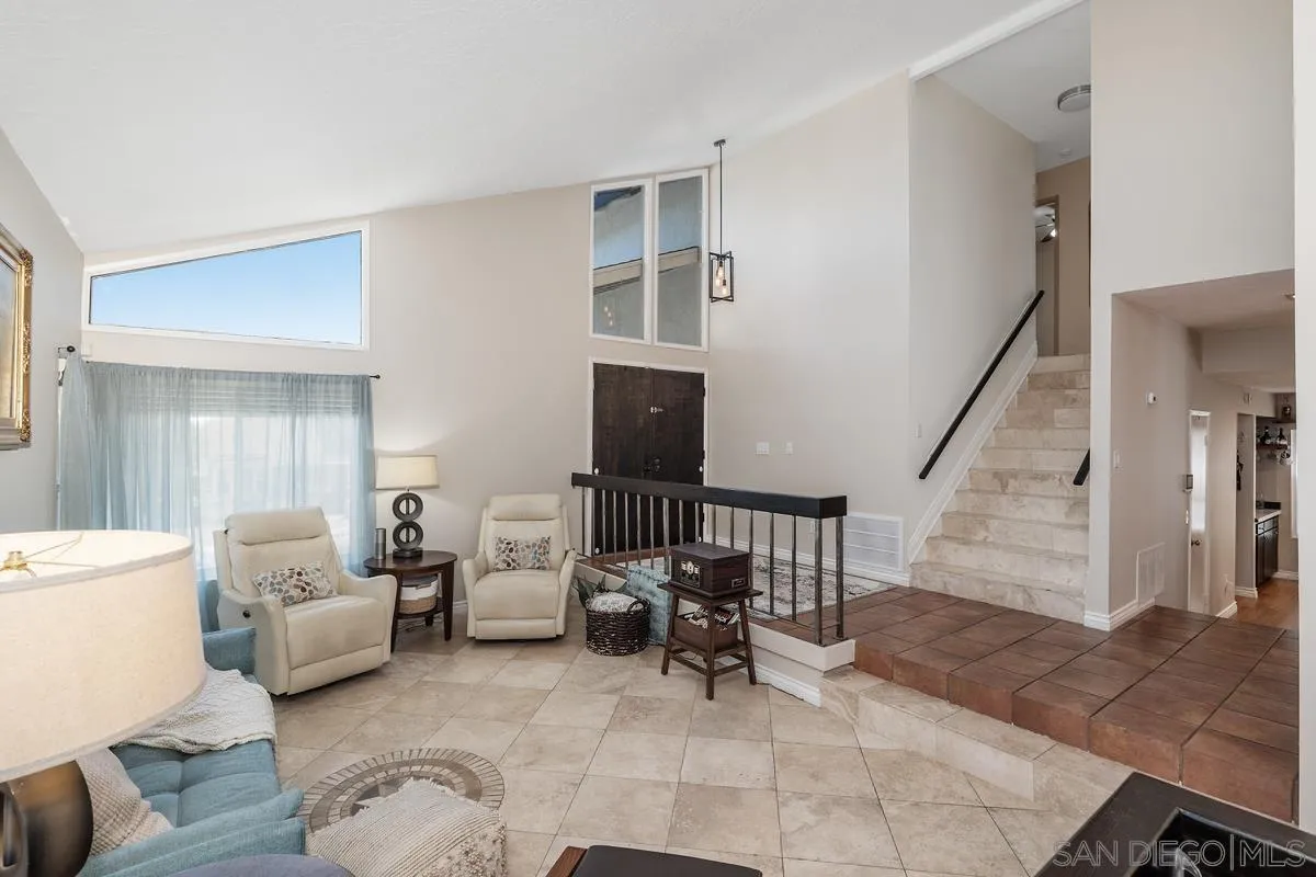 1660 Hawk Ridge Place Escondido, CA 92027 - Photo 3 of 31 Gallery Image 3