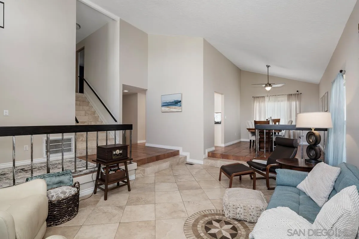 1660 Hawk Ridge Place Escondido, CA 92027 - Photo 4 of 31 Gallery Image 4