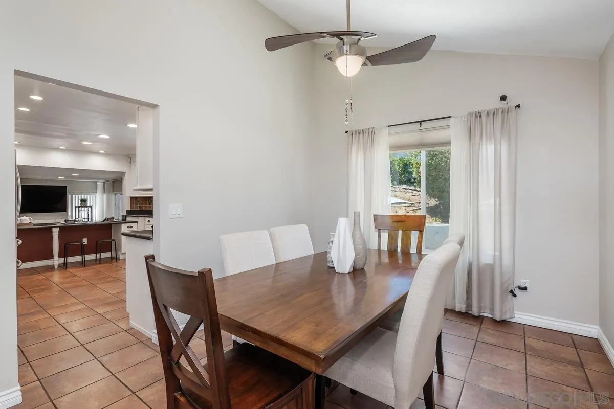 1660 Hawk Ridge Place Escondido, CA 92027 - Photo 5 of 31 Gallery Image 5