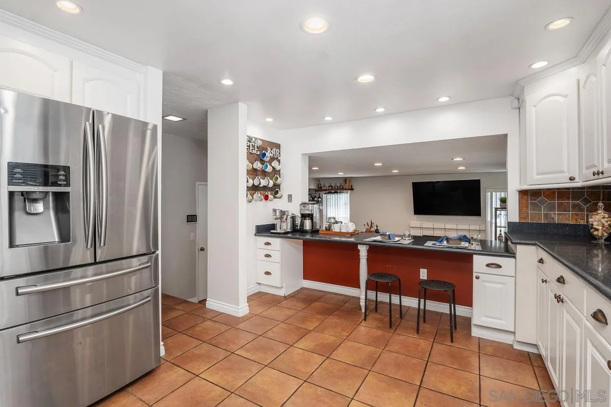 1660 Hawk Ridge Place Escondido, CA 92027 - Photo 8 of 31 Gallery Image 8
