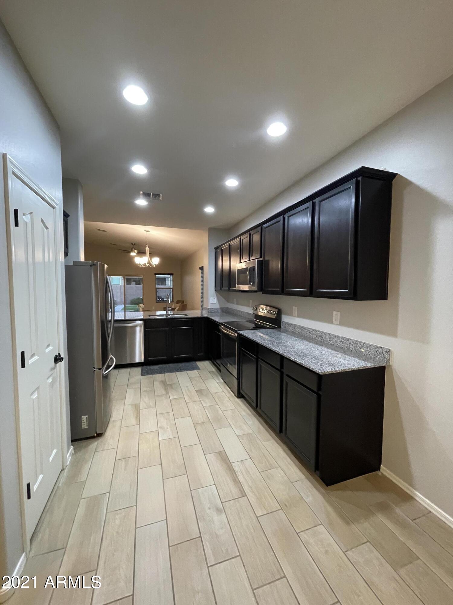 2649 East Gillcrest Road Gilbert, AZ 85298 - Photo 20 of 50 Kitchen