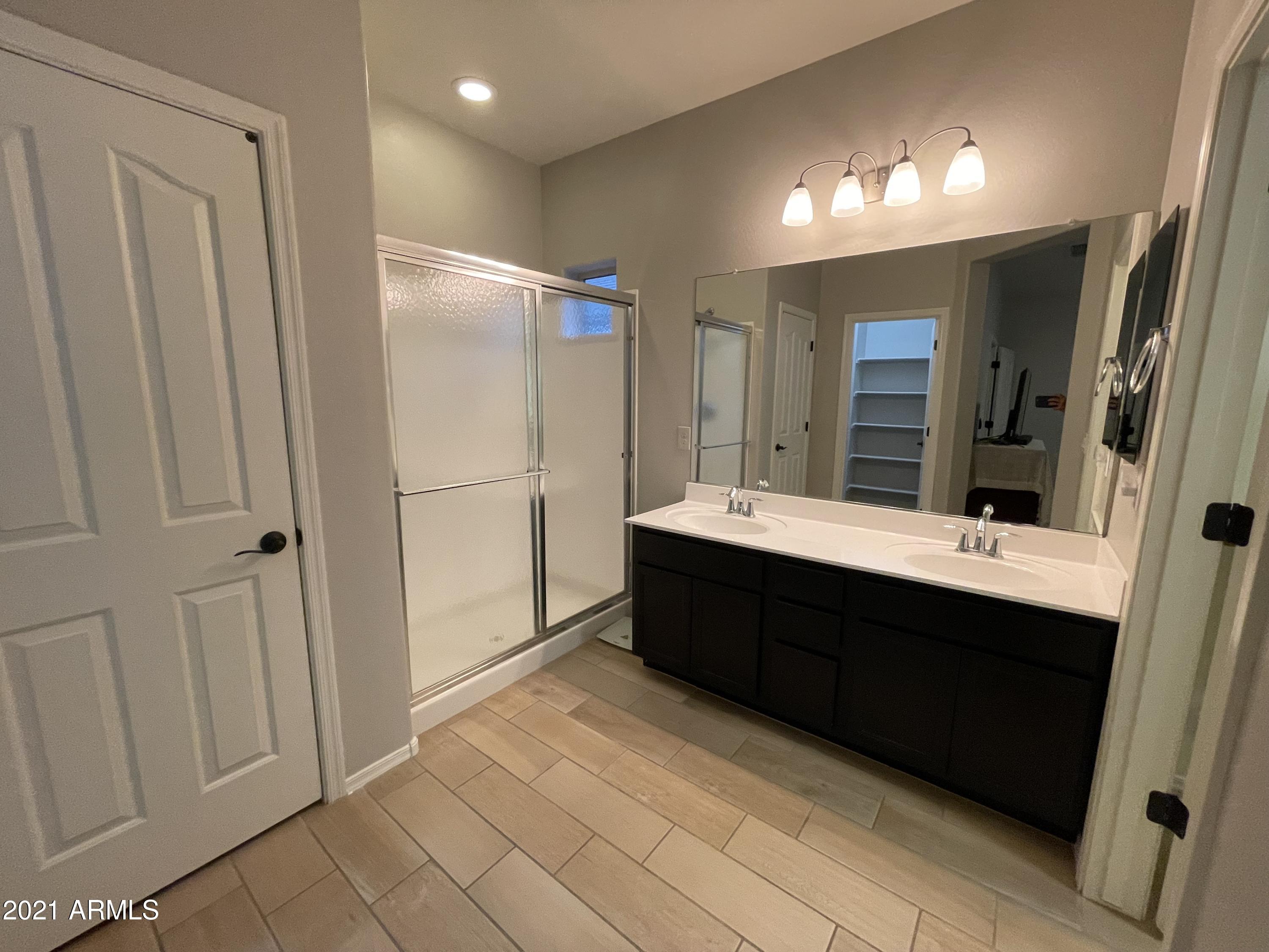 2649 East Gillcrest Road Gilbert, AZ 85298 - Photo 25 of 50 Master Bathroom