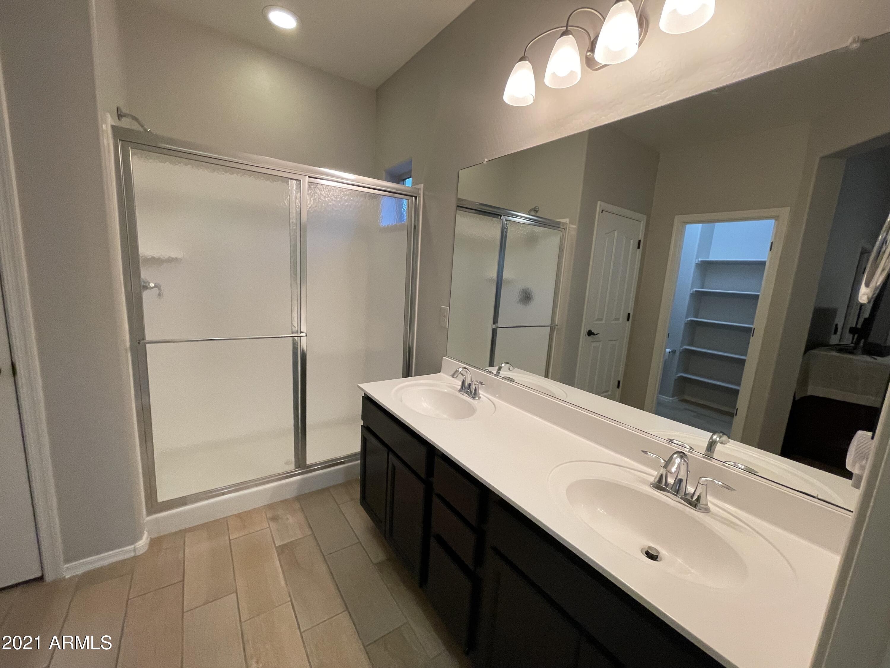 2649 East Gillcrest Road Gilbert, AZ 85298 - Photo 26 of 50 Double Sink @ Master Bathroom