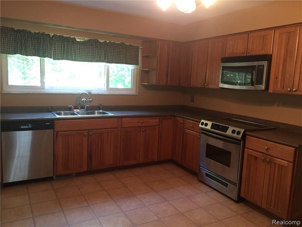 28500 Southpointe Road Grosse Ile, MI 48138 - Photo 4 of 10 sp kit.JPG