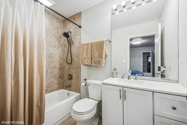 $2,650 | 659 West Buckingham Place, Unit G, Chicago, IL 60657