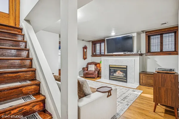 $2,650 | 659 West Buckingham Place, Unit G, Chicago, IL 60657