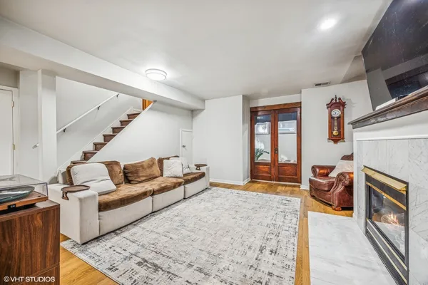 $2,650 | 659 West Buckingham Place, Unit G, Chicago, IL 60657