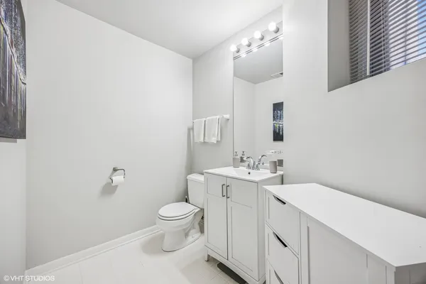 $2,650 | 659 West Buckingham Place, Unit G, Chicago, IL 60657